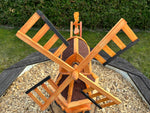 DARLUX XL Garten-Windmühle Sechseck aus Holz kugelgelagert Braun/Rot H-95 cm